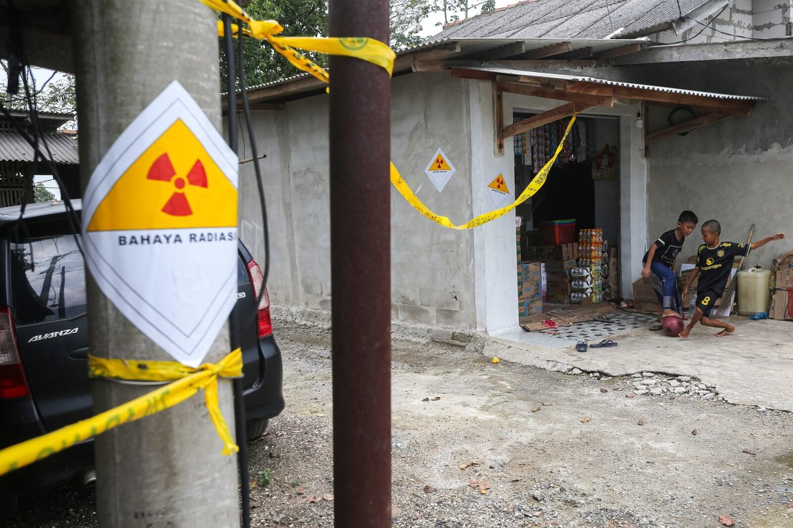 環境省は、放射線除染作業が完了し地域が安全と確認されるまで、周辺住民を一時的に移転させる方針を示している（アンタラ通信撮影）