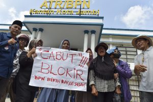 所有権地５５０６区画凍結、住民らは解除要求