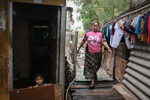 政府、貧困対策を国家計画の重点に