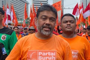 解雇者「10万人規模」労組推計、公式統計上回る