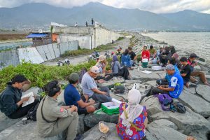 海の堤防「津波忘れない」