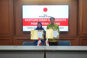 東ジャワ・パチタンに献血車両贈与ースラバヤ総領事館