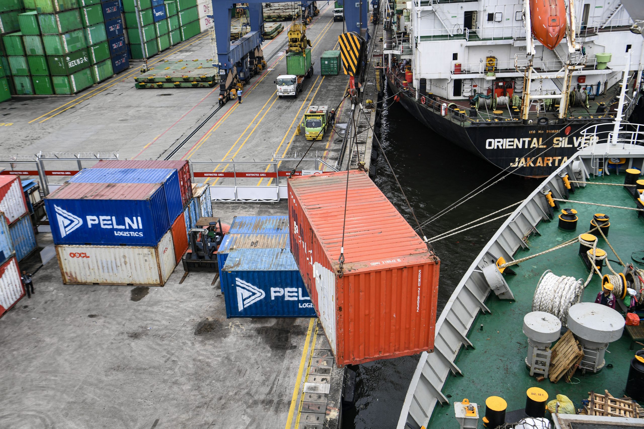 インドネシア、25年貿易黒字は410億ドル