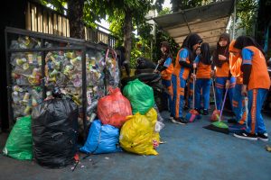 南タンゲランで一斉清掃