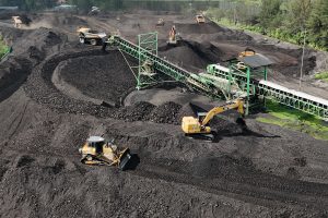 石炭生産を最大7割削減、政府方針に業界反発