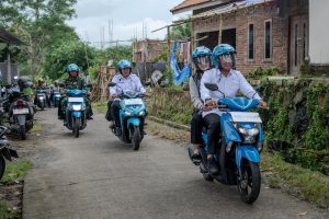 無料給食の配布状況を視察