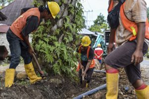 仮設住宅の給水工事進む