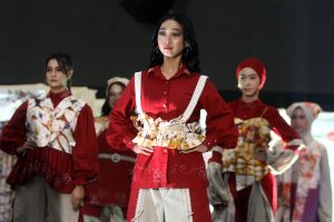 バティック祭で中小零細企業を支援