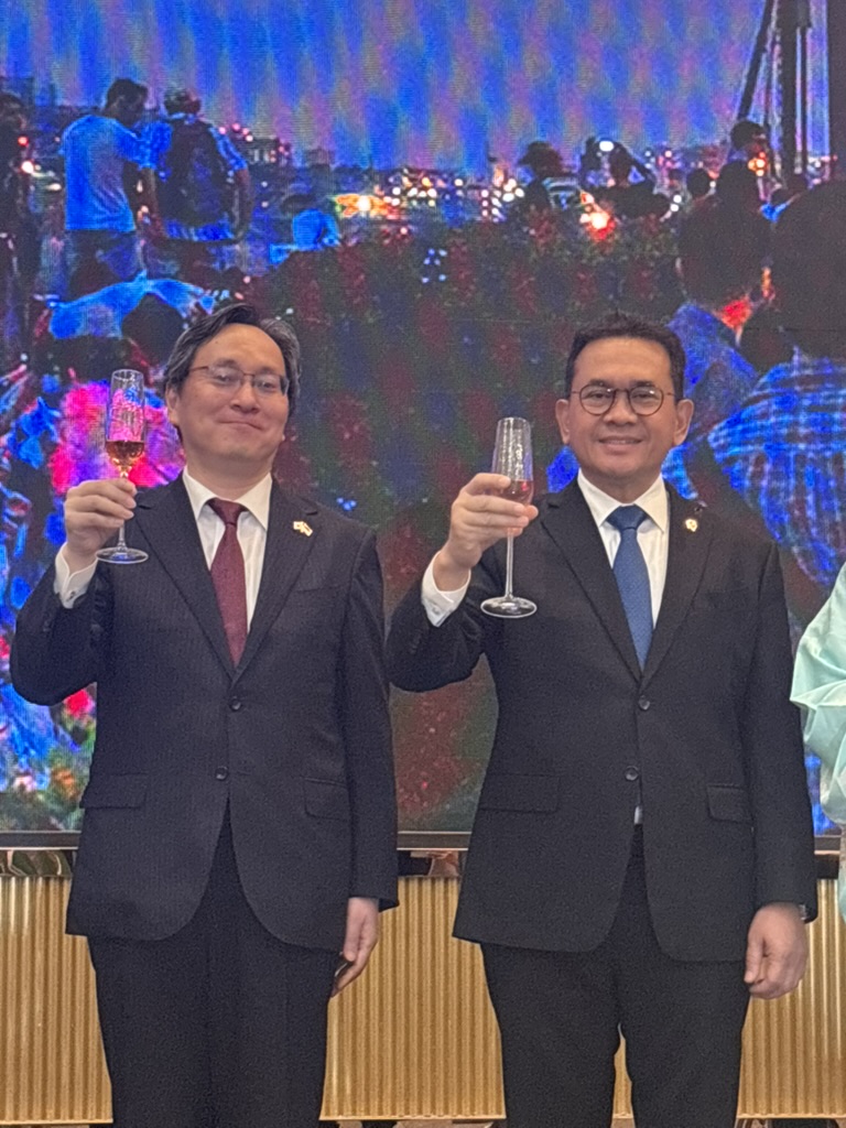 天皇誕生日の祝賀会ー来賓にブディ貿易相