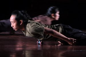 バリ語で現代劇を披露