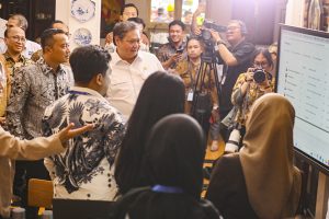 連載・最初の１社への道 ㊤ー政府の有給インターン開始　　　　　　　　　　　　　　　　　　　　　　　　　　　　　　　　　　　卒業1年以内が対象