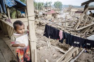 発生２週間、されぬ「国家災害」宣言ースマトラ島豪雨災害、死者１０００人近くに