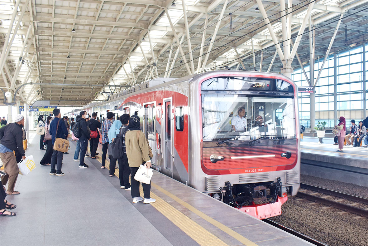 国産電車の運行スタートー日本製部品を多数採用