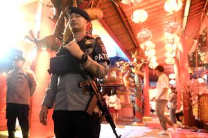 旧正月の寺院警備