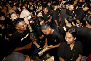 竹の合図で断食スタート