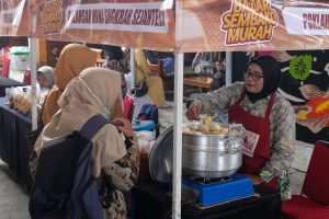 ソロ市場祭で伝統菓子をPR