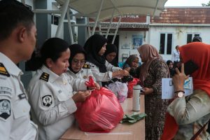 拘置所で家族とイフタール