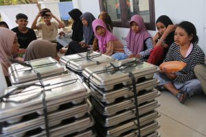 ラマダン中も無料給食は「継続」