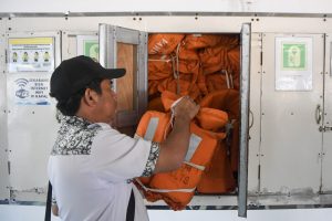 島をつなぐ船の安全点検