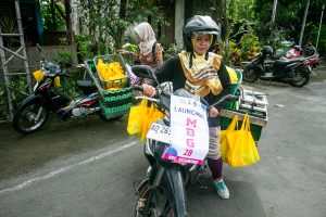 妊産婦に無料の栄養食を配達