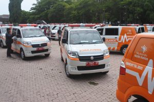 シトゥボンド県庁に救急車が集結