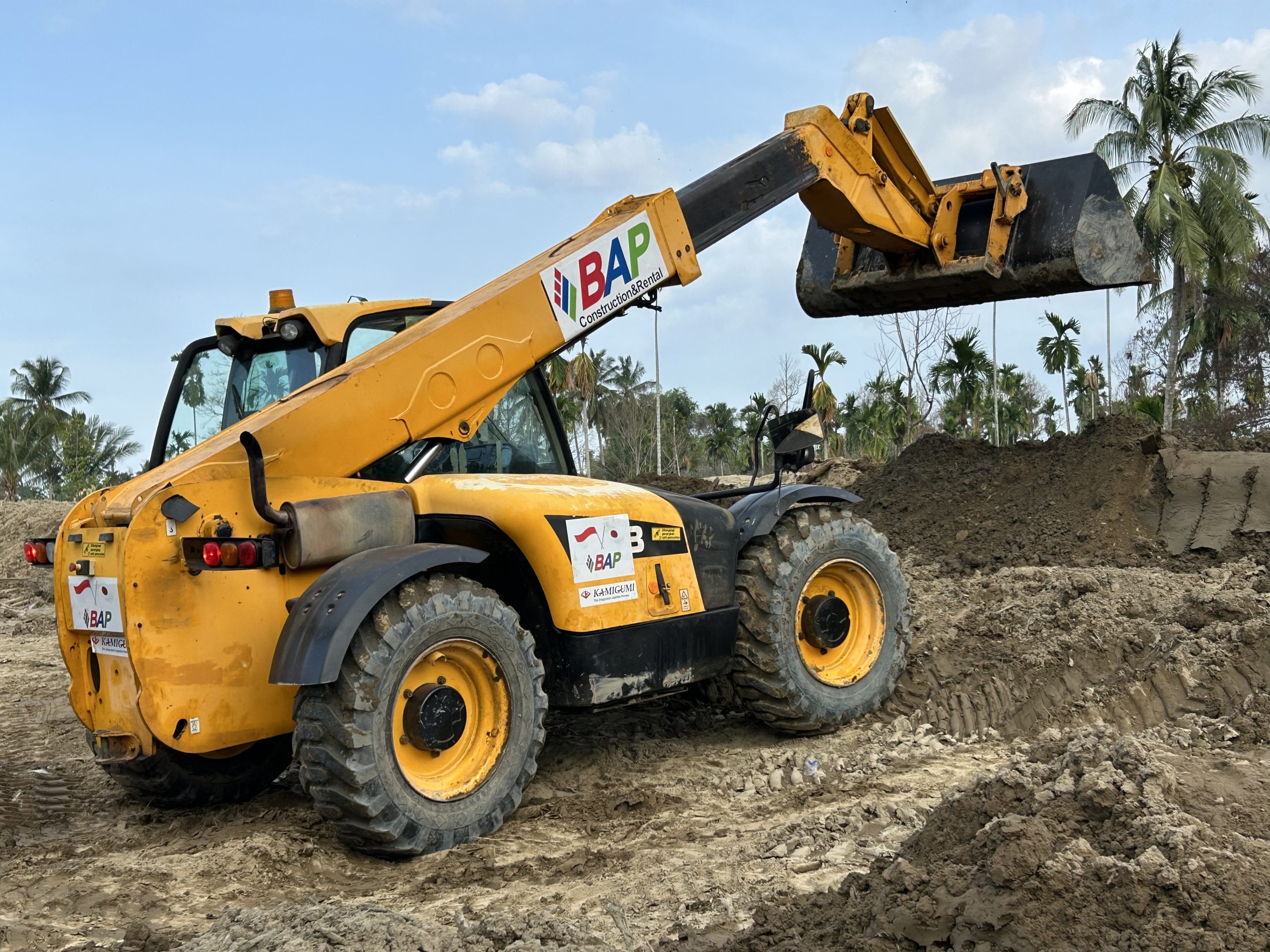 三菱商事関連会社が建機貸与ー被災のアチェ支援、土砂撤去で活躍