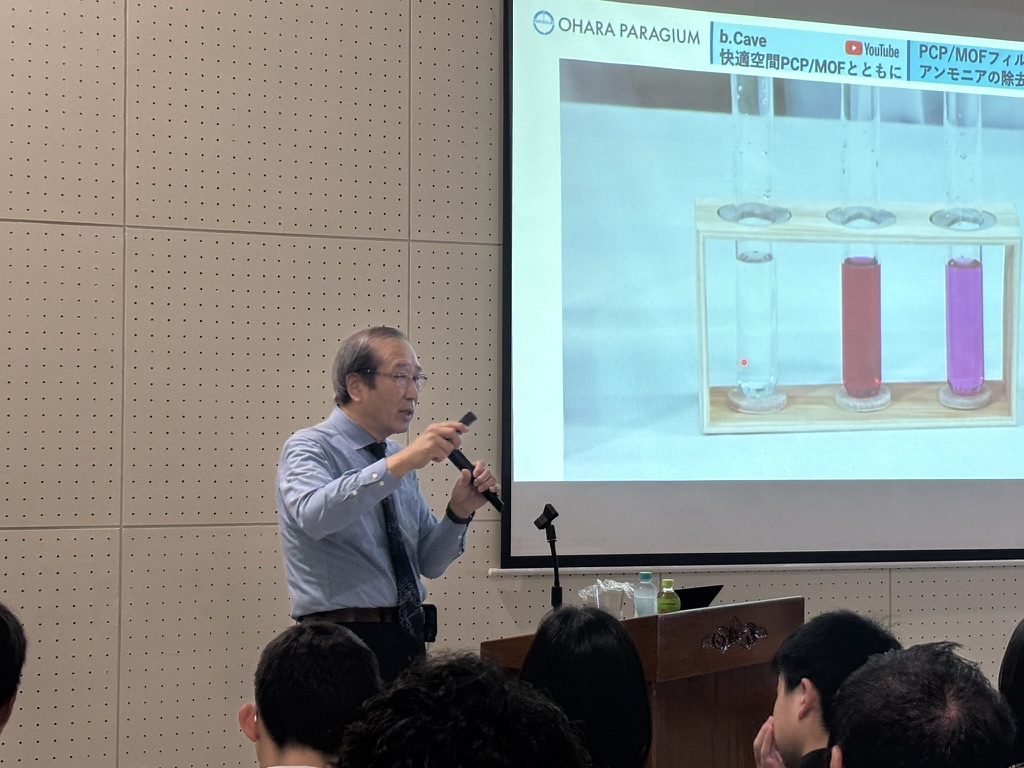 ノーベル化学賞の北川教授が講演ージャカルタ日本人学校で