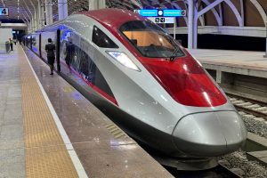 連載 高速鉄道の行方㊤ー開業２年、膨らむ赤字　　　　　　　　　　　　　　　　　　中国に利払い難しく