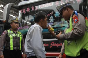 交通安全作戦で飲酒検査