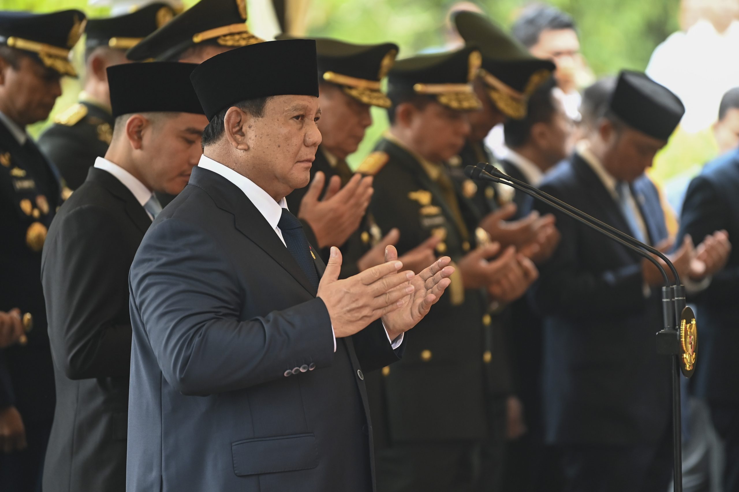 大統領、トリ元副大統領の国葬を指揮