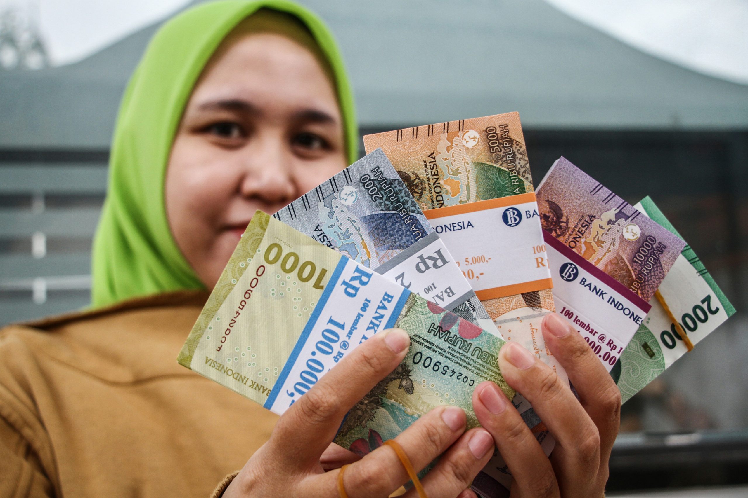 フィッチ、インドネシア格付け見通し引き下げ