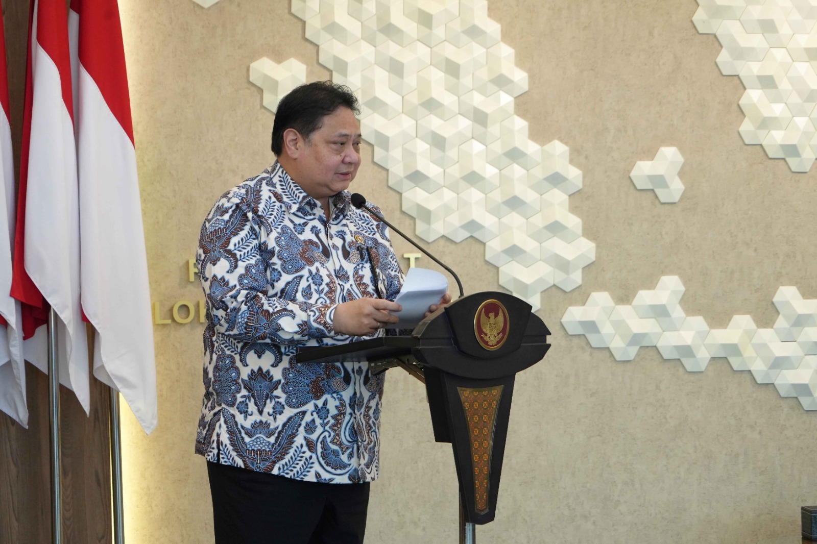 金預金570万人に急増