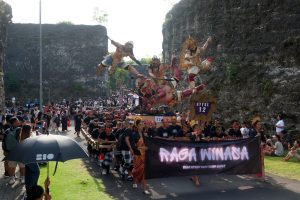 バリ島でオゴオゴ祭り