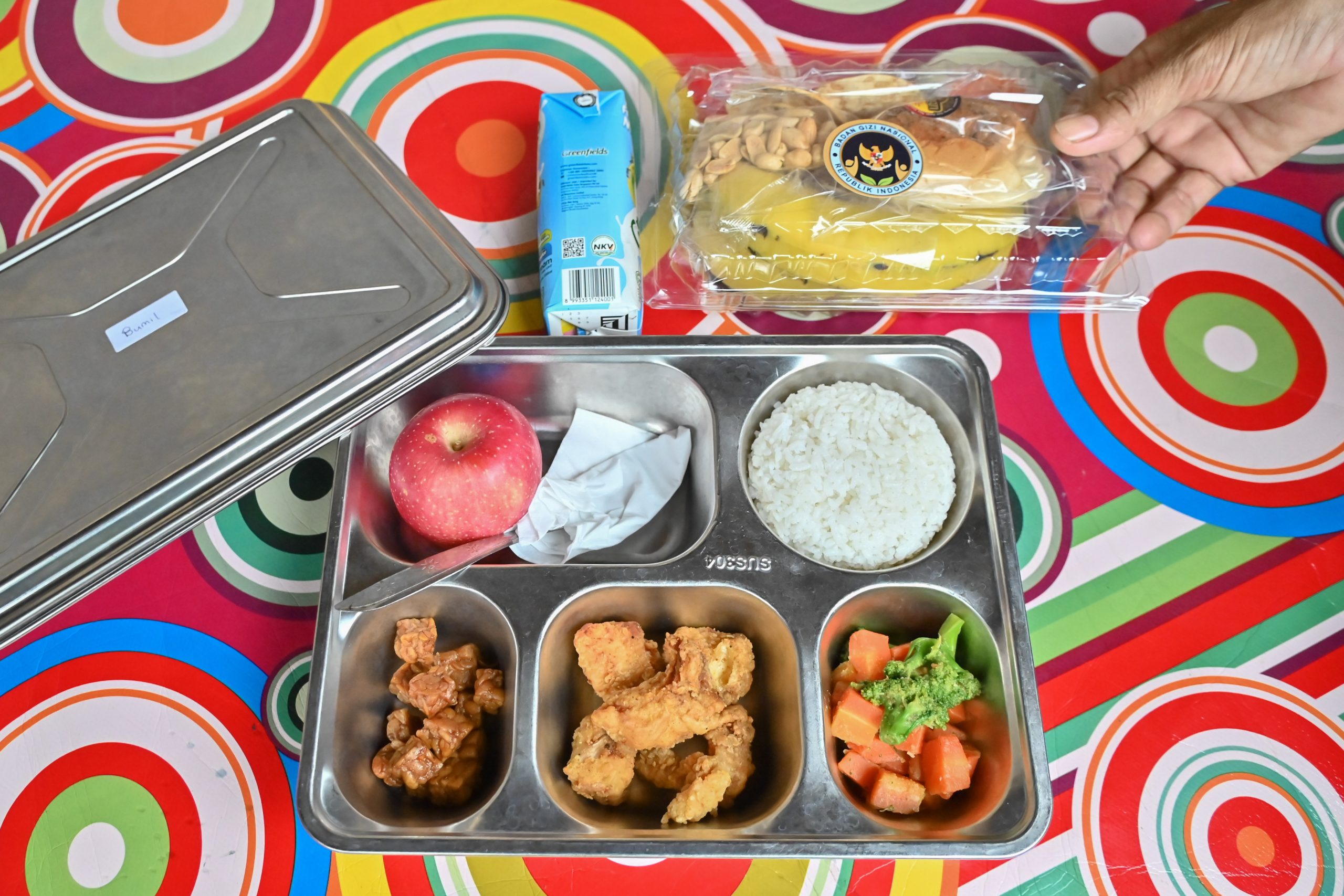 給食日数の削減で40兆ルピア節約