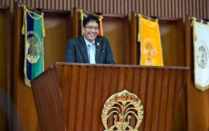 財務相「燃料価格、当面据え置き」