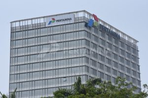 連載特集記事 プルタミナの課題 ㊤ー外資系給油所で品切れ続出 / 国営石油品質不正で乗り換え増　　　　　　　　　　　　　　　　　　　　　　　　　　