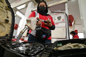 連載特集記事 プルタミナの課題 ㊦ー国営石油、新規製油所30年でゼロ / 国内需要４割を輸入、重い財政負担　　　
