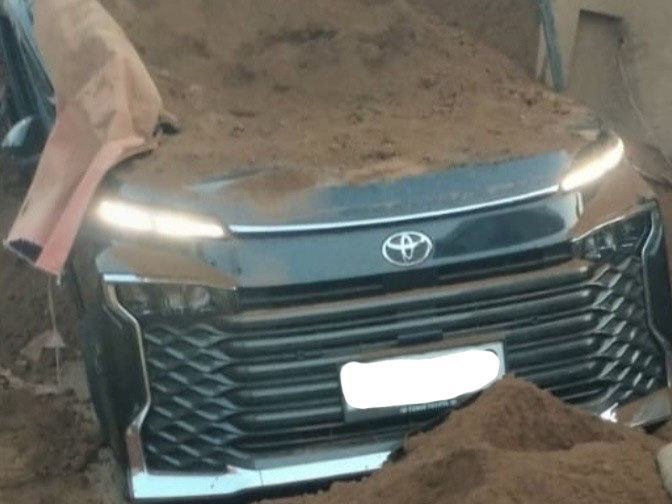 過積載を考える ㊤ーカラワンでトラック横転、邦人死亡 / 昨年７月、土砂が車を直撃