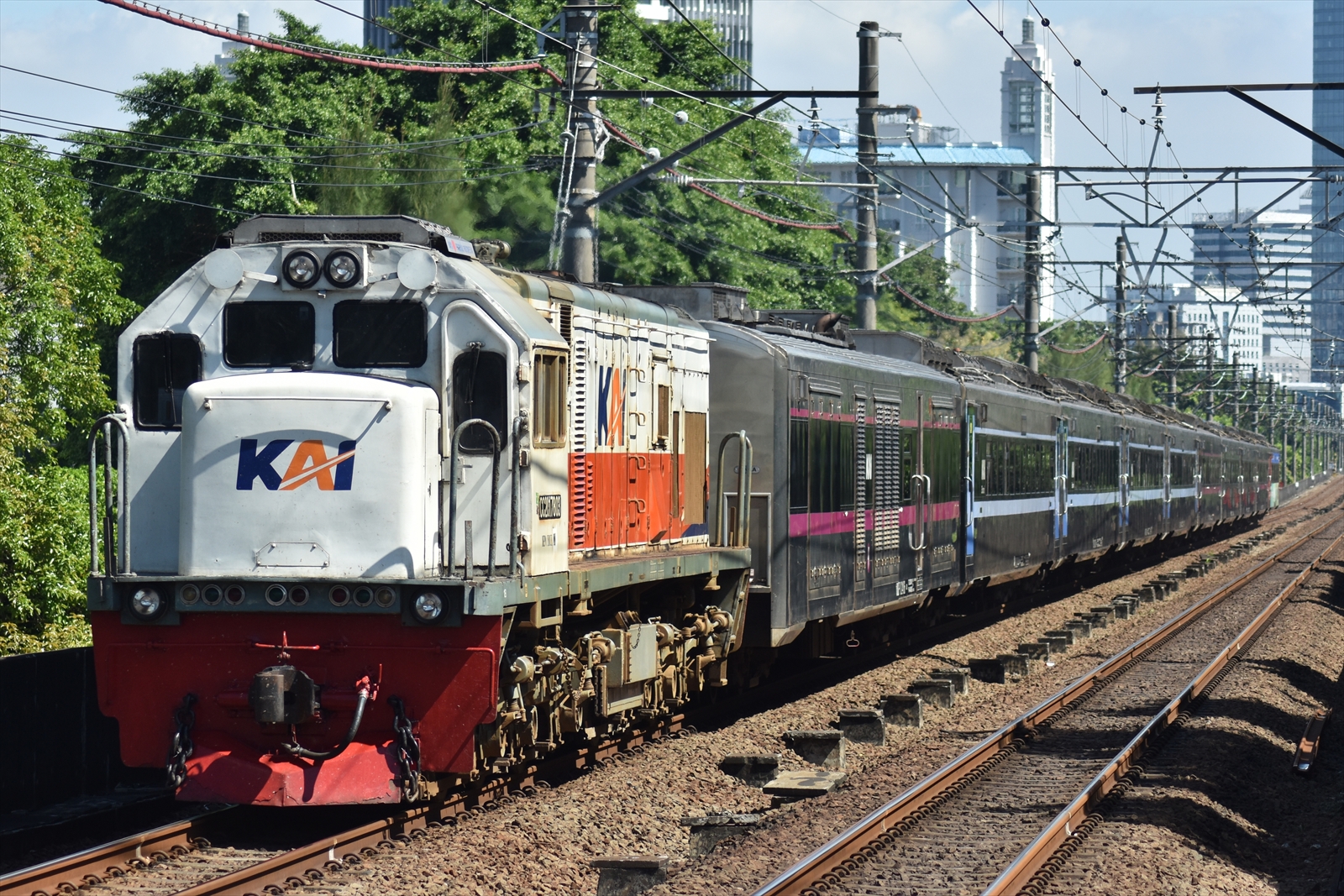 機関車200両調達で米中２社が競合ー中国は価格と納期、米は現地化アピール