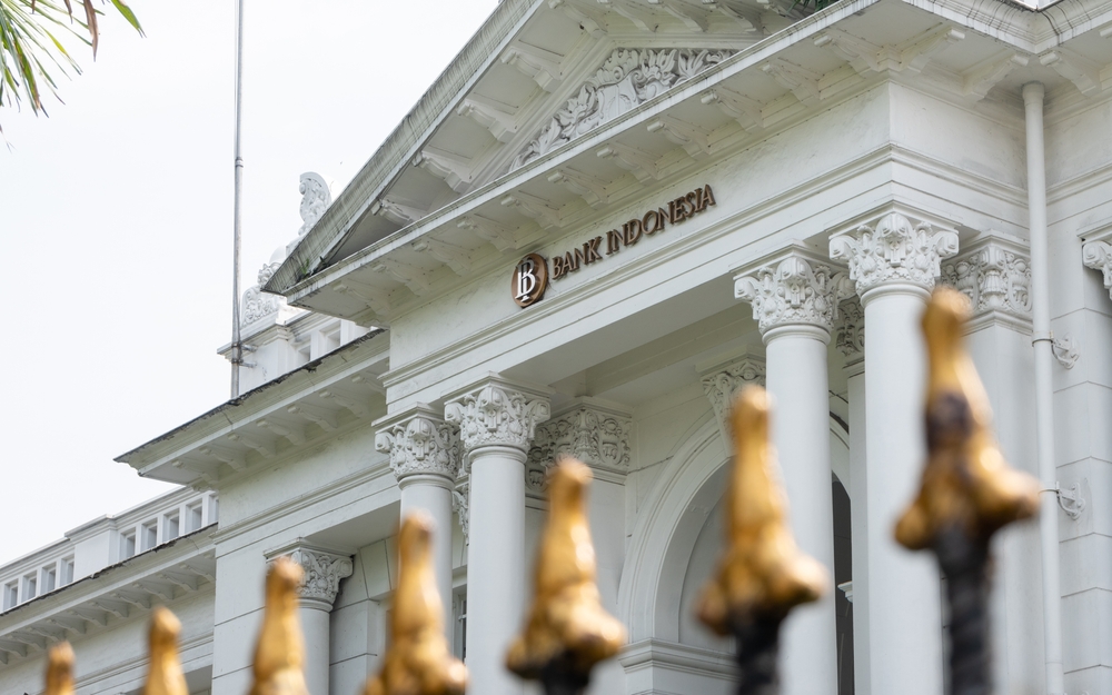 中銀、通貨安定優先で金利据え置き