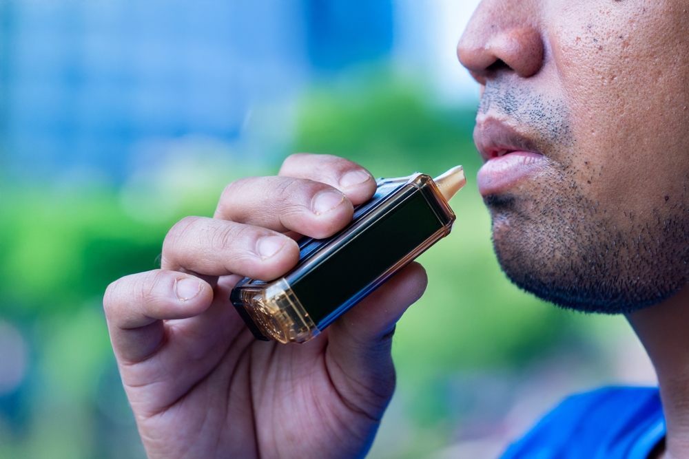 電子たばこ「全面禁止」を提案