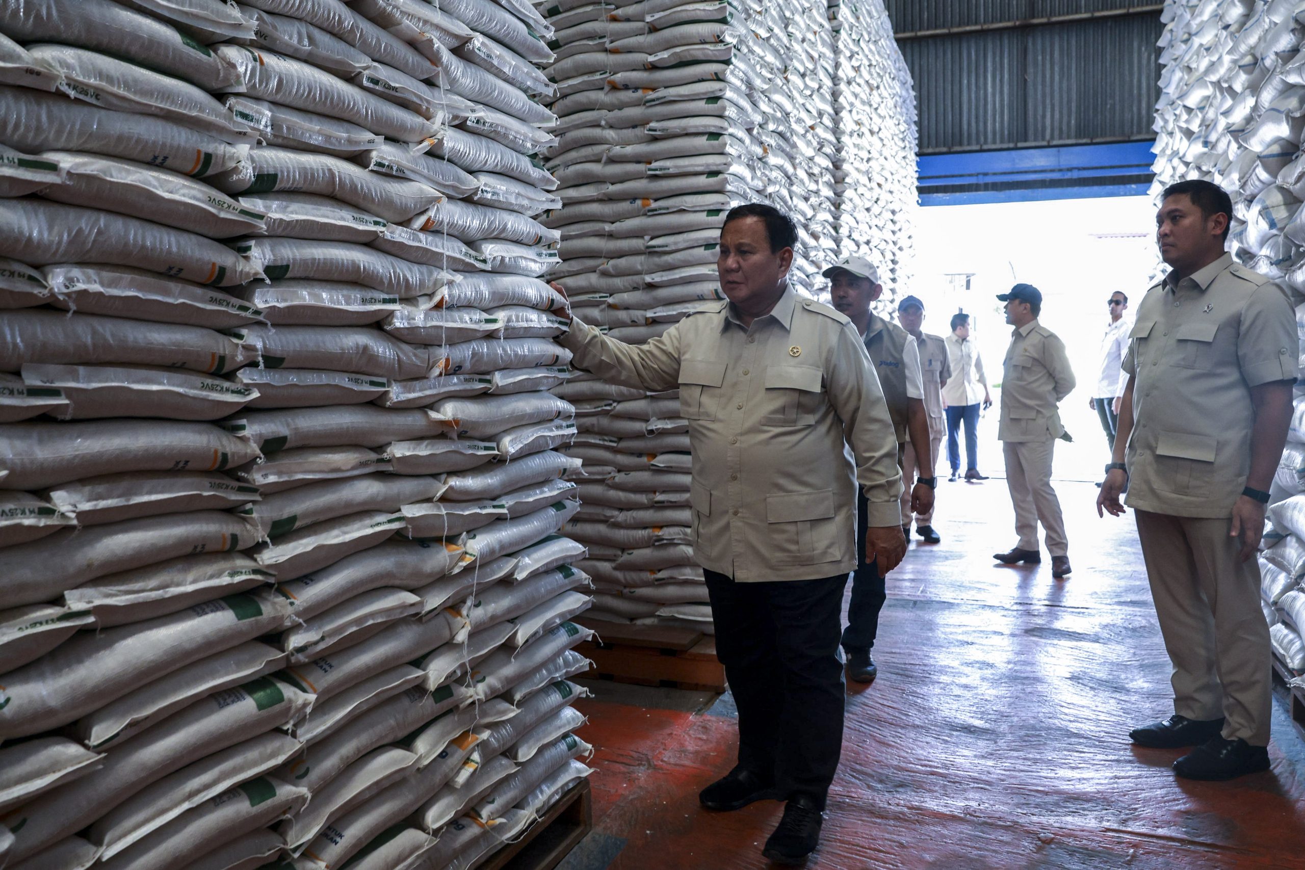 大統領が備蓄米を抜き打ち視察