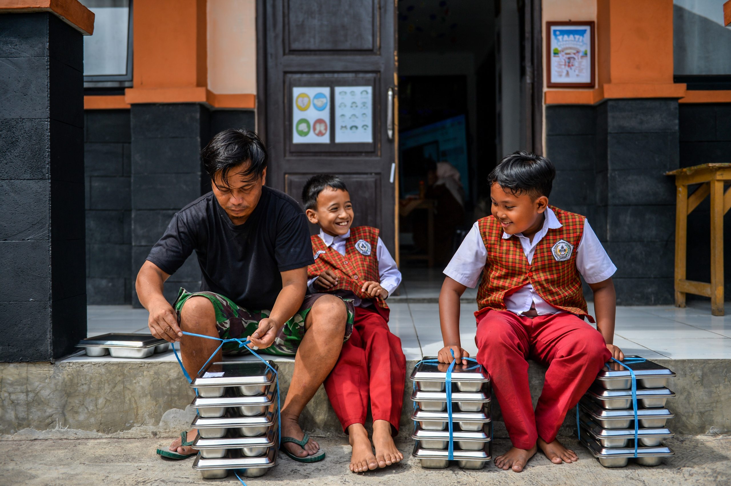 無料給食、「地産地消」を制度化へ
