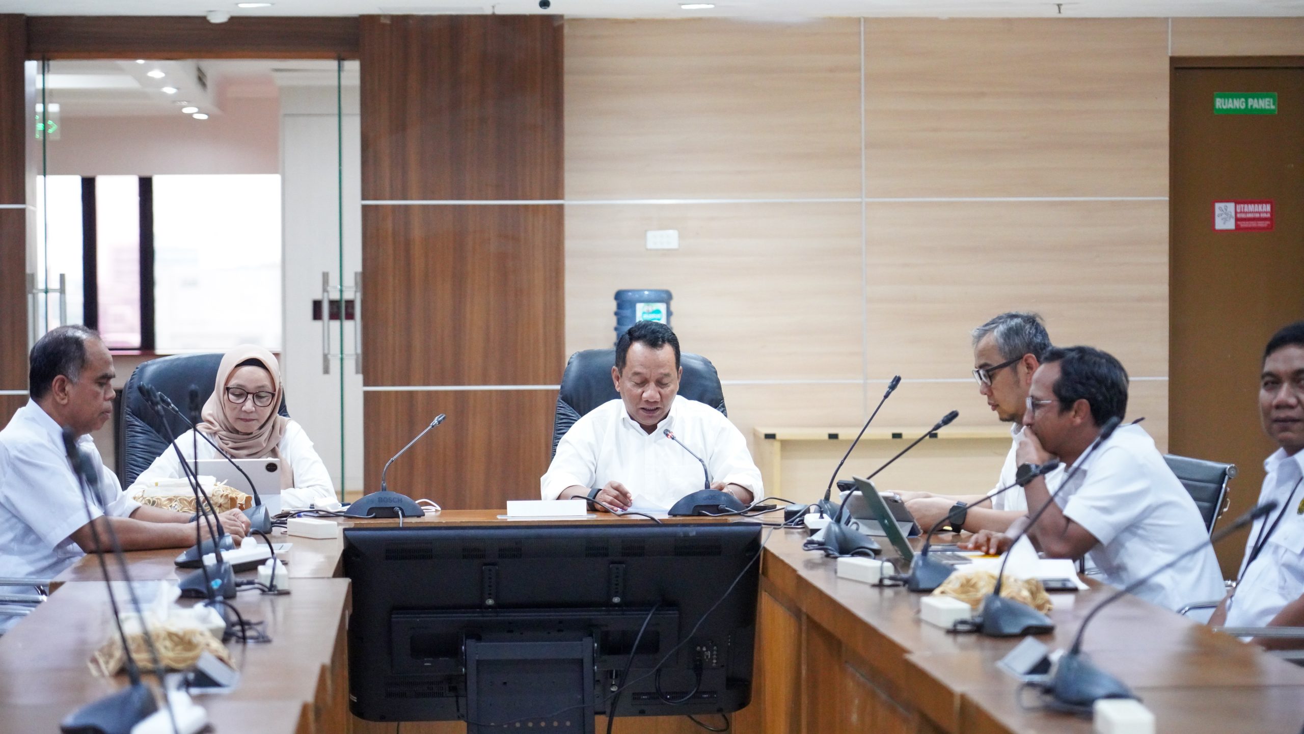 ニッケル・ボーキサイトの価格式見直しへ