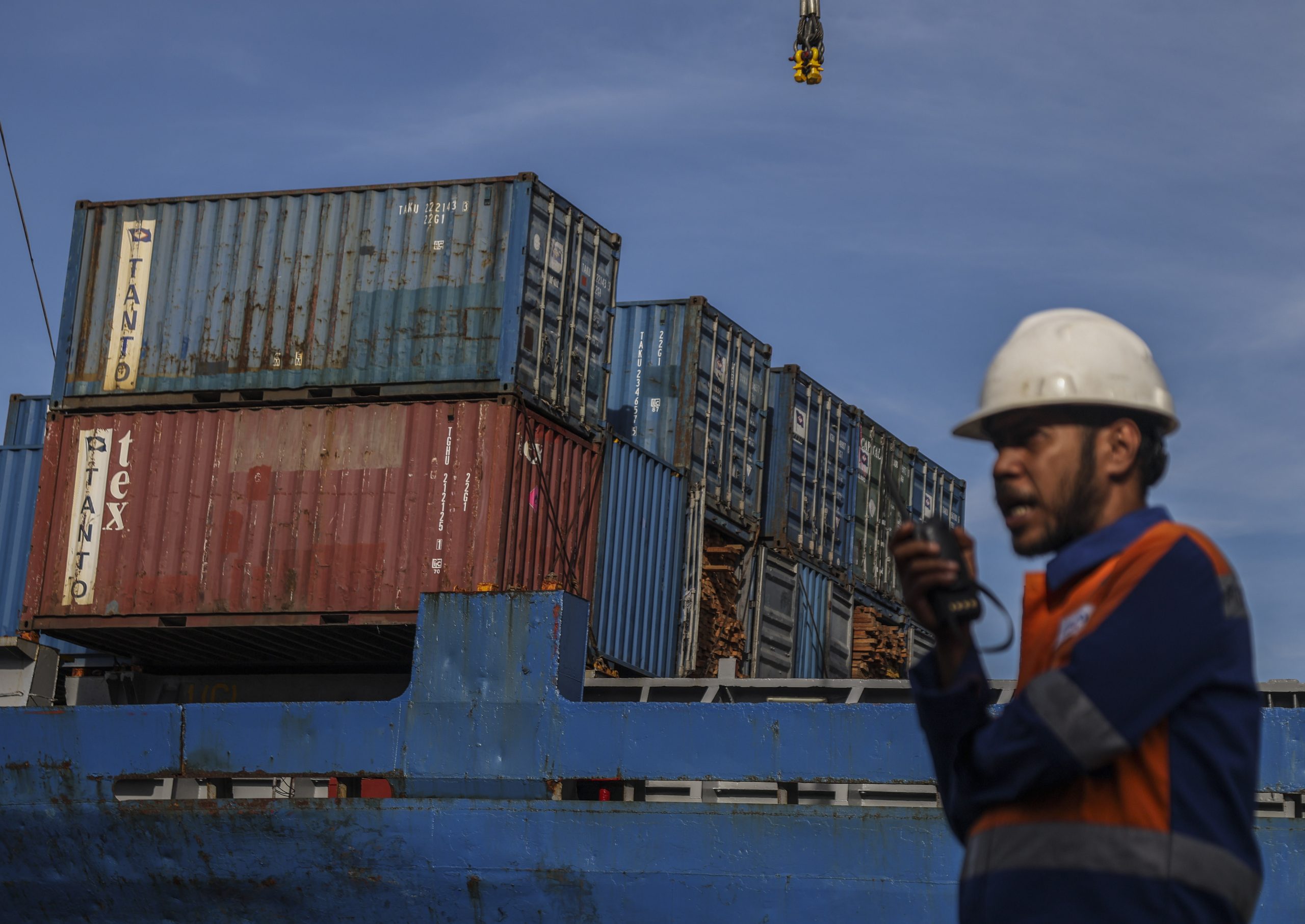 製造業に「薄氷」の景気拡大ー３月ＰＭＩ急落、値上げに影響も