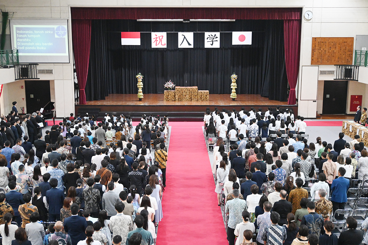 131人が新たな春迎えるージャカルタ日本人学校（JJS）　小学部・中学部入学式