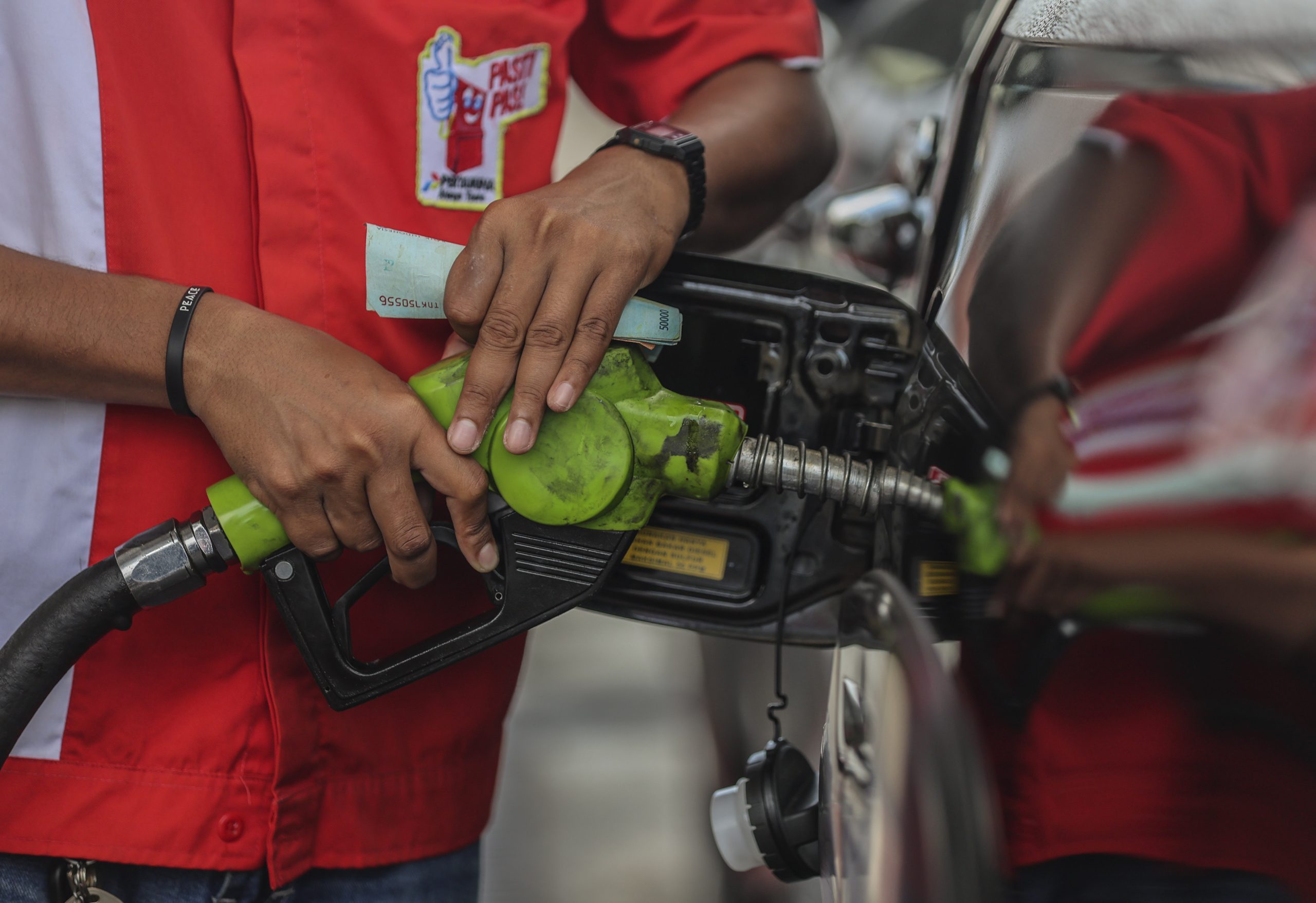 国営石油、非補助金燃料を値上げ