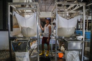 ルピア安、毎日の食にも影