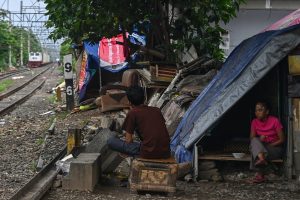 線路沿いの住民、移転へ