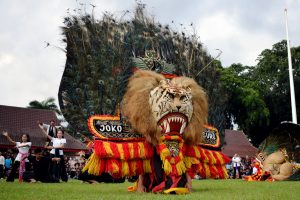 中高生が「レオグ」披露
